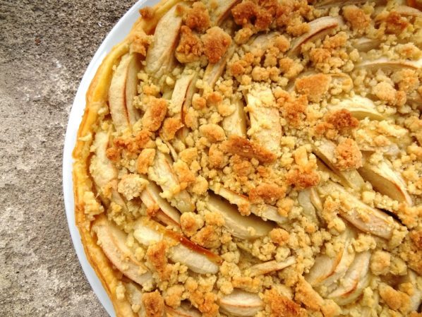 Tarte pommes crème d amandes en crumble La tendresse en cuisine