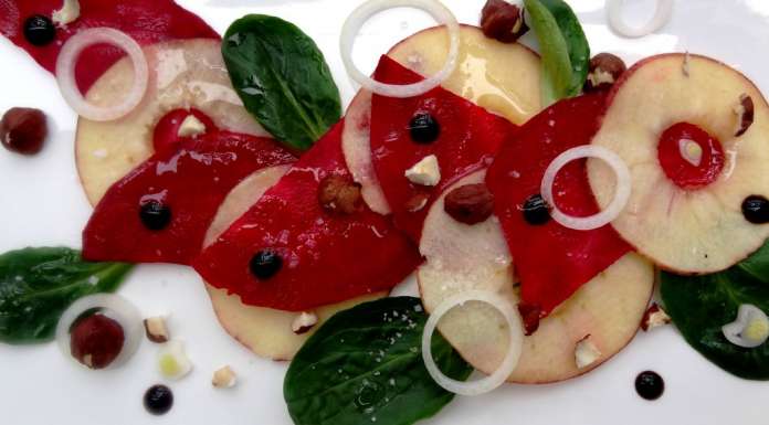 Carpaccio de betterave et pomme aux noisettes