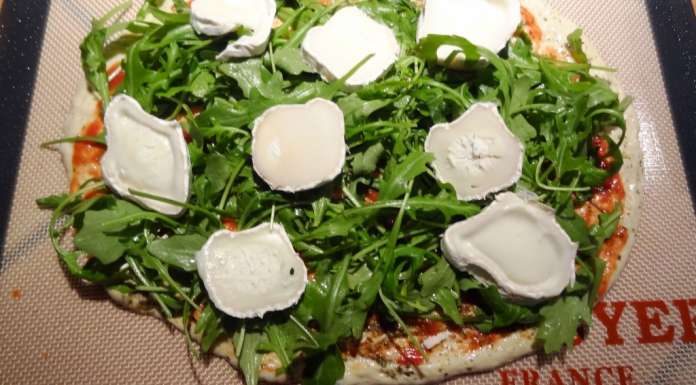 Pizza à la roquette et au chèvre 4