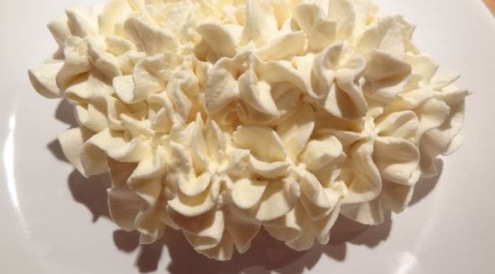 Meringues aux amandes chantilly framboises 13