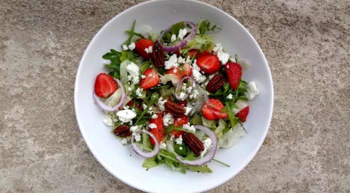 Salade de fraises, roquette et feta 0