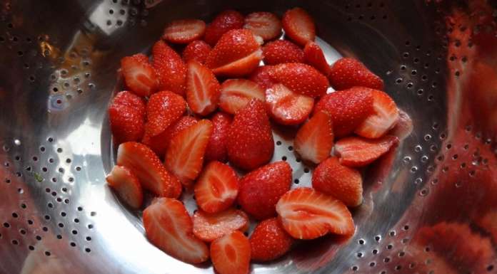 Gâteau à la rhubarbe et aux fraises façon tatin 12