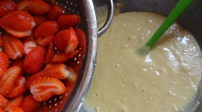 Gâteau à la rhubarbe et aux fraises façon tatin 13