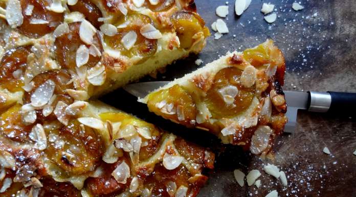 Gateau Aux Reines Claudes Et Amandes