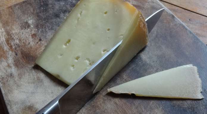 comment couper un fromage en meule