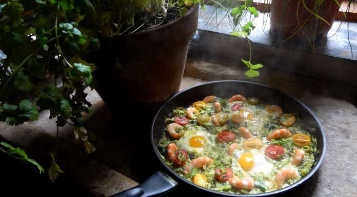 curry de crevettes et oeufs aux orties et courgettes au final