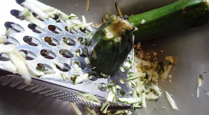 râper les courgettes bios