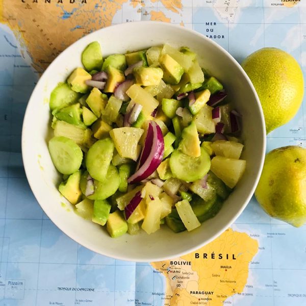 recettes brésiliennes salade d'avocat, ananas et concombre