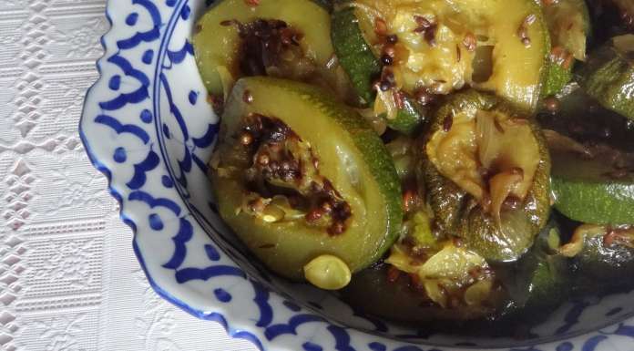 Courgettes aux feuilles de curry et épices