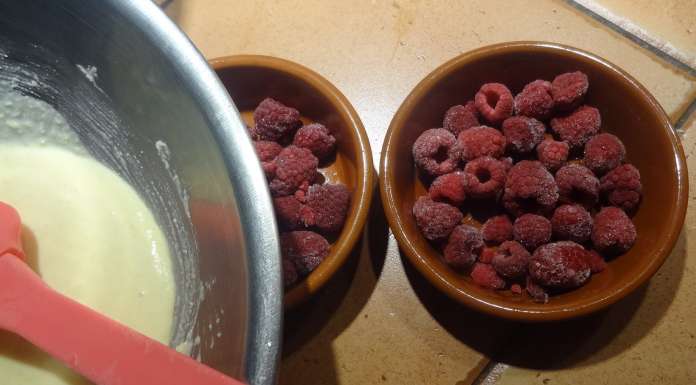 Finaliser les Entremets à la rose et aux framboises