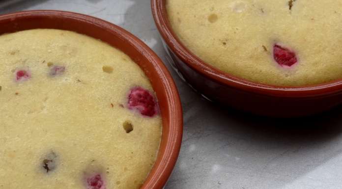 Entremets à la rose et aux framboises