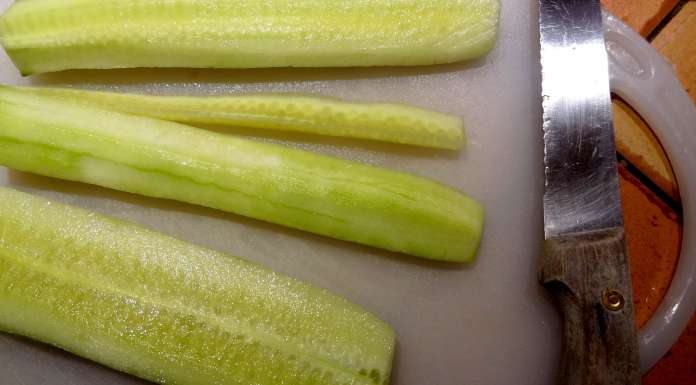 Préparer les bouchées de concombre