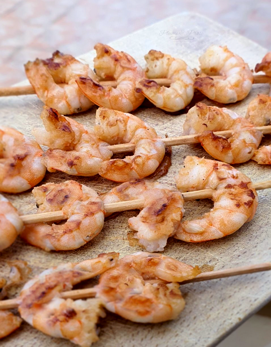 recettes angolaises brochettes de crevettes aux épices cosa-cosa camarao