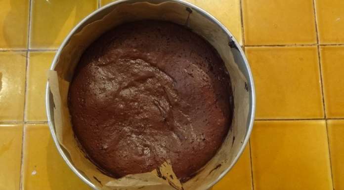 Faire cuire le gâteau keto au chocolat