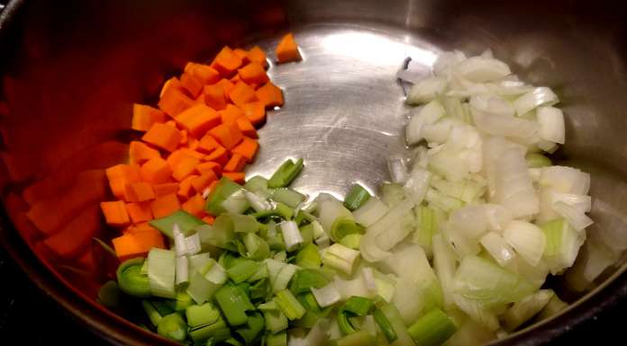 Mettre tous les légumes dans une marmite