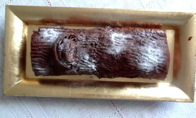 Bûche keto crêpes et chocolat vue de haut