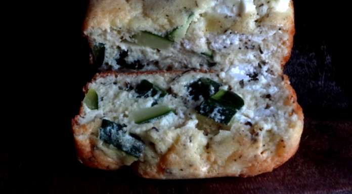 cake keto feta courgette menthe une tranche