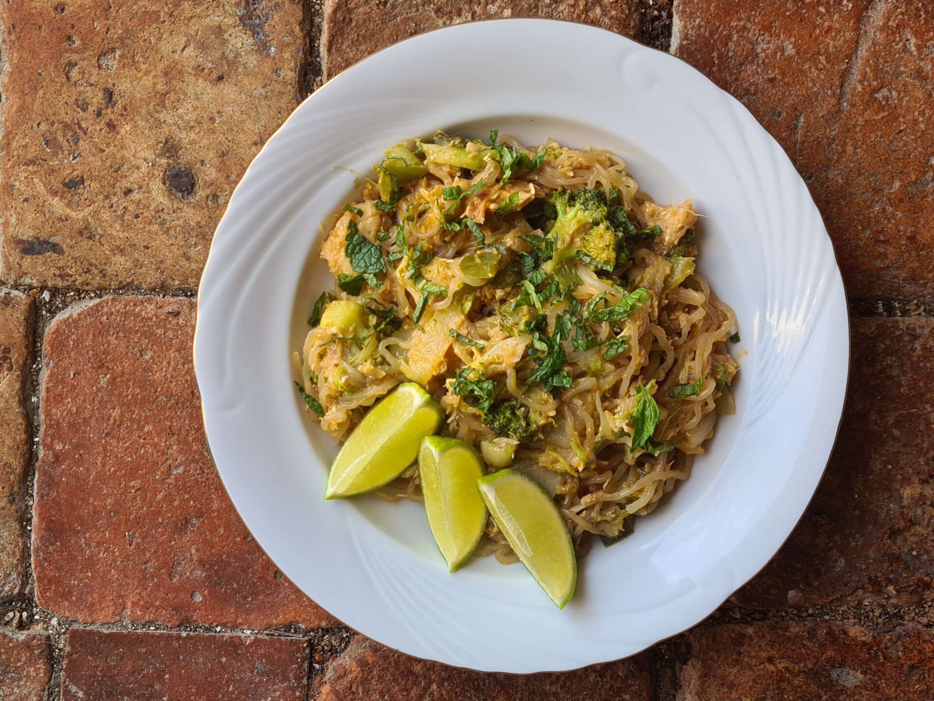 recettes brunéiennes mee goreng nouilles sautées au poulet