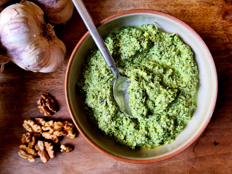 recettes abkhazes pesto à la coriandre et aux noix ou adjika